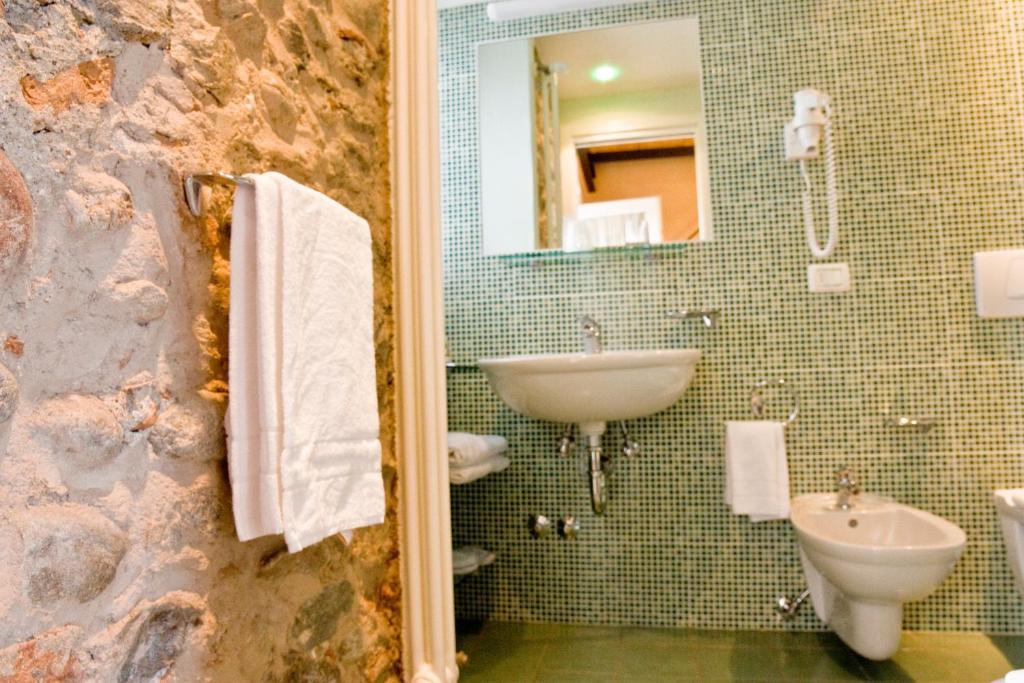 Locanda La Casetta Angera Habitación foto